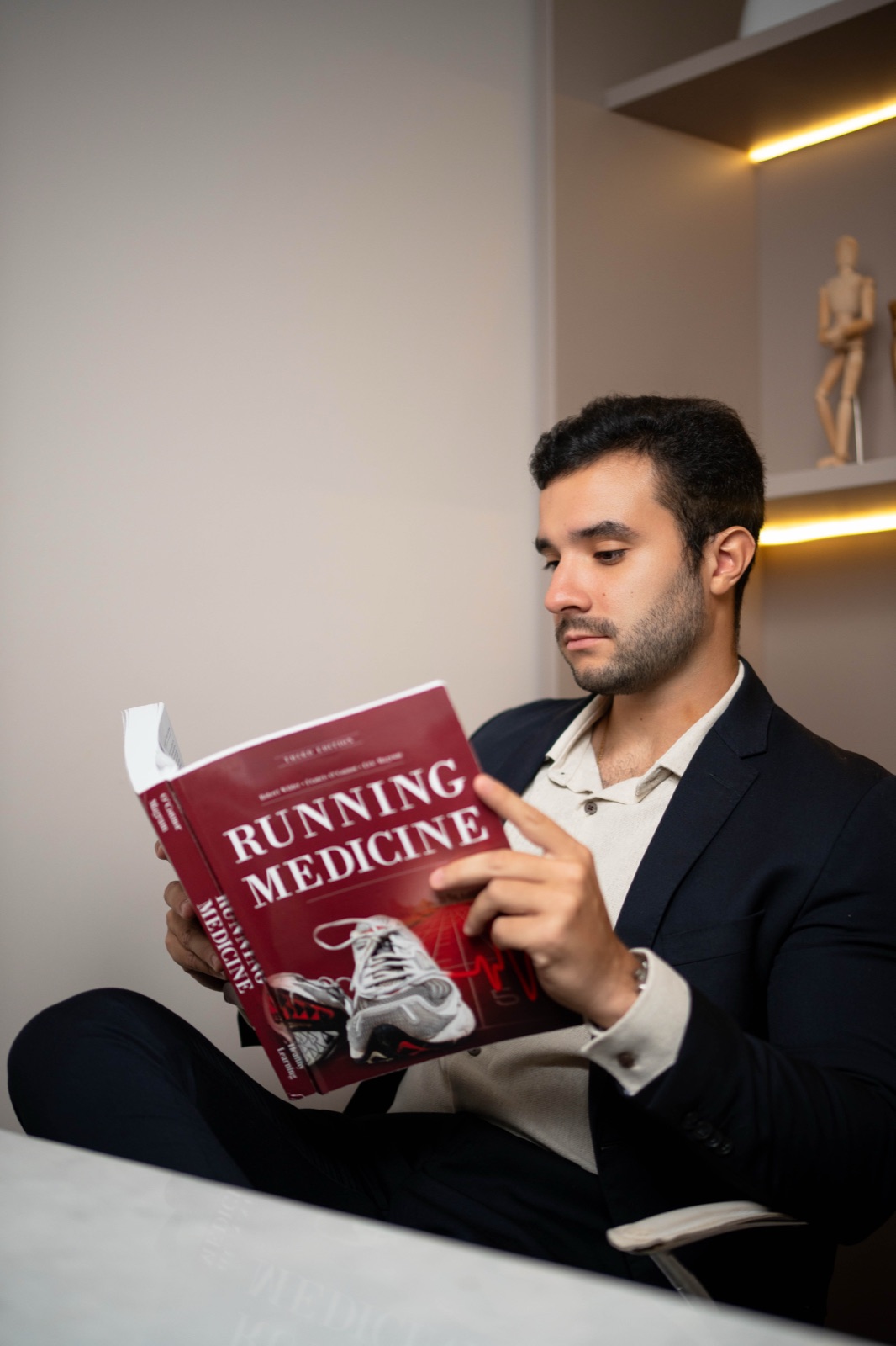 Dr. Pedro Carvalho estudando medicina esportiva